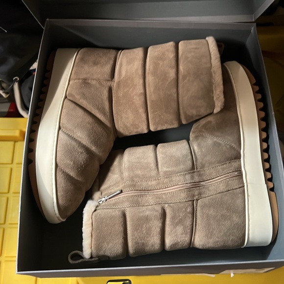 NWT and Box - Aquatalia Alcee Boot - Picture 4 of 4